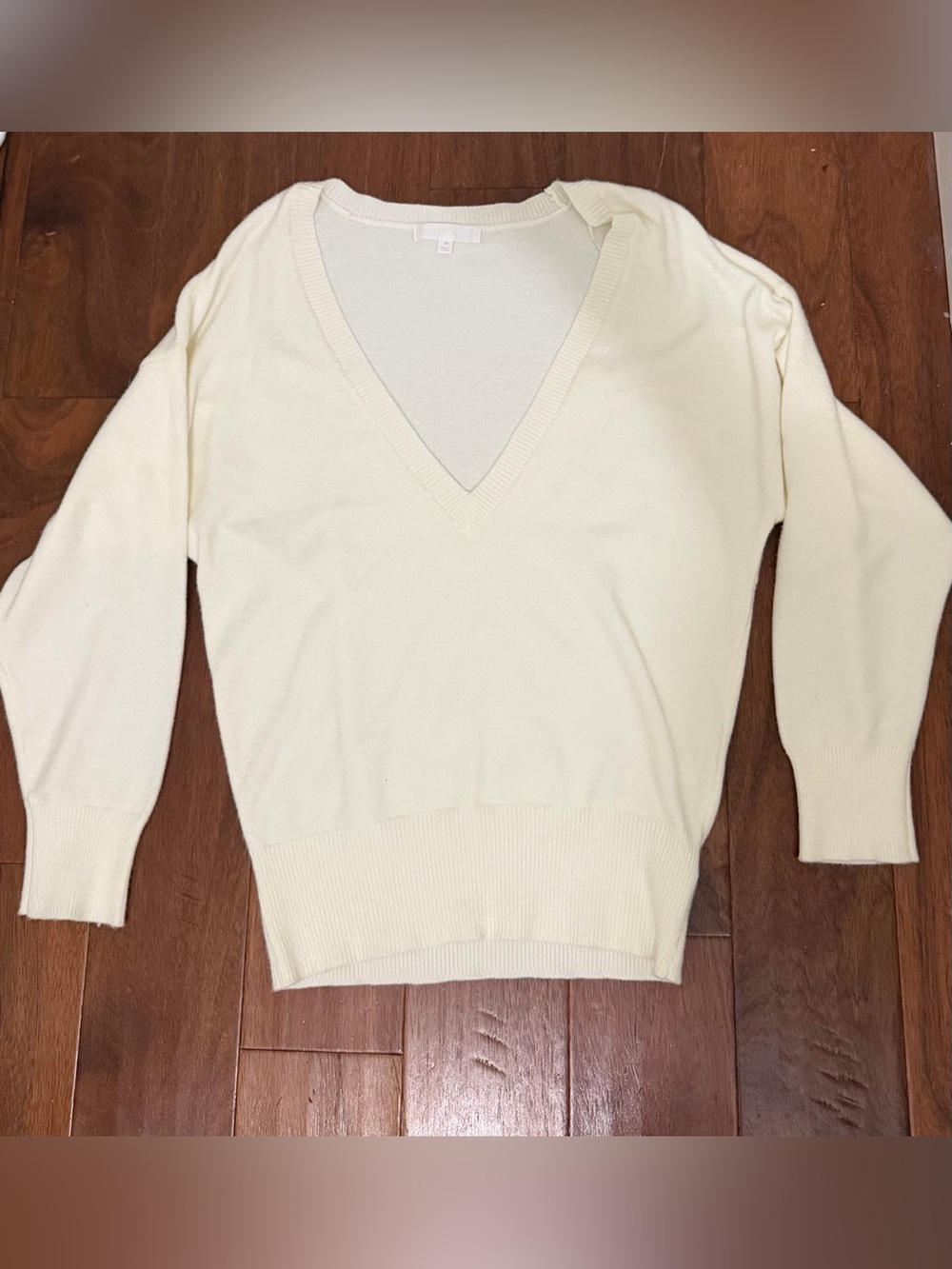 Adyson Parker Classic V-Neck White Women's Sweater Size M